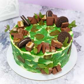 Торт "Зеленый со сладостями"