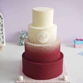Многоярусный велюровый свадебный торт