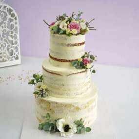 Открытый свадебный торт с цветами
