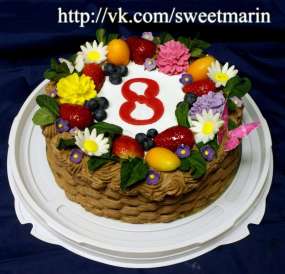 Торт "Корзинка с ягодами и цветами"