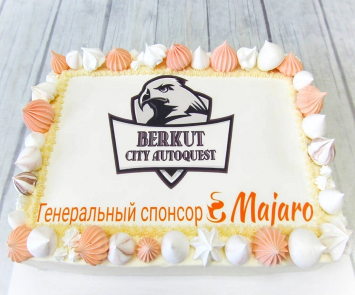 Торт с логотипом Беркут и персиковыми меренгами