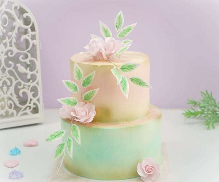 Торт "Свадебный с мастичными цветами"