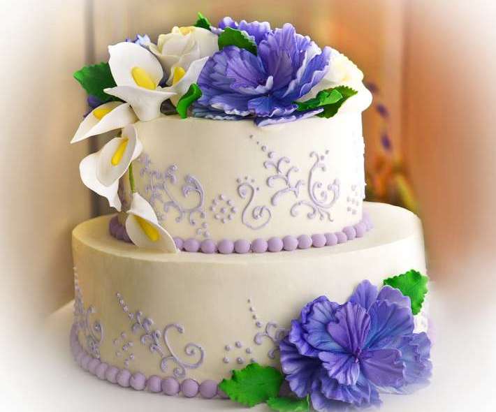 Торт "Свадебный с узором и цветами"