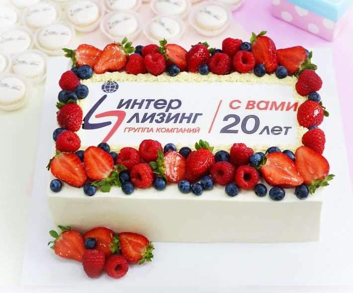 Торт "Лого и ягоды"