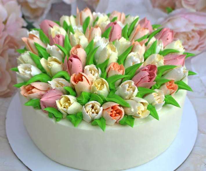 Торт "Нежные тюльпаны"
