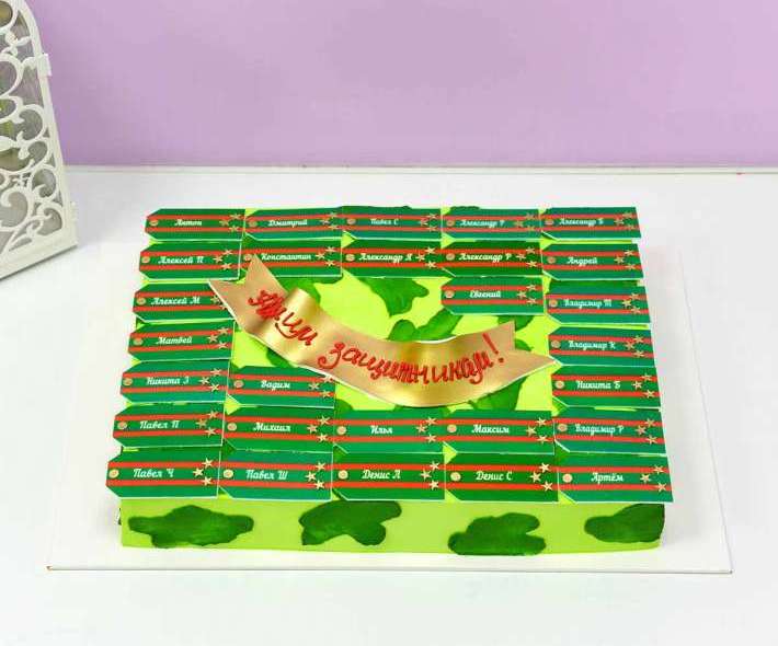 Зеленый торт с погонами