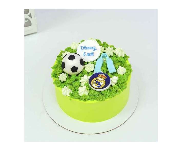 Торт с футбольным мячем